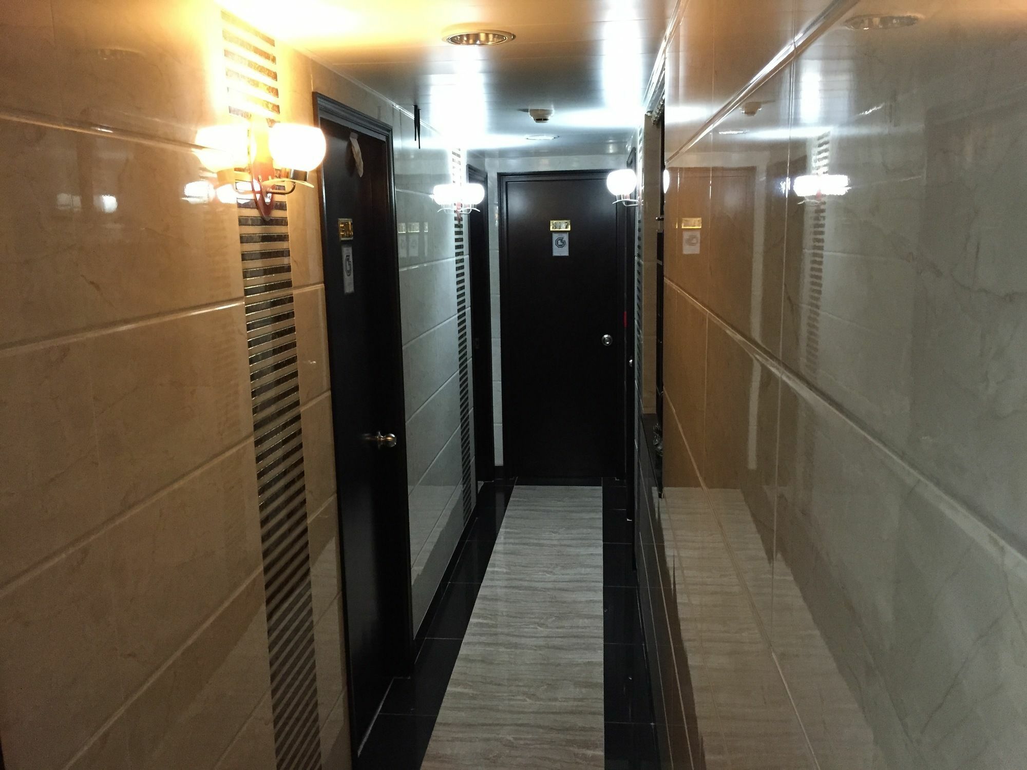 Primo Guesthouse Цзюлун Экстерьер фото